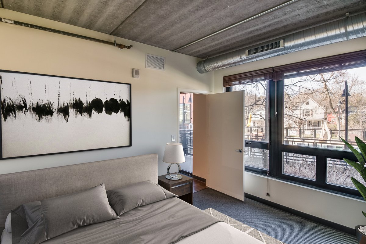 Check out our one bedroom's! Leasing now! #apartmentliving #downtown #annarbor #umich #luxuryliving #luxuryapartments #starbucks #umichross #umichlaw #petfriendly #downtownannarbor #umichdentistry #community #home #realestate #leasing #renovation #upgrade #michigan #life