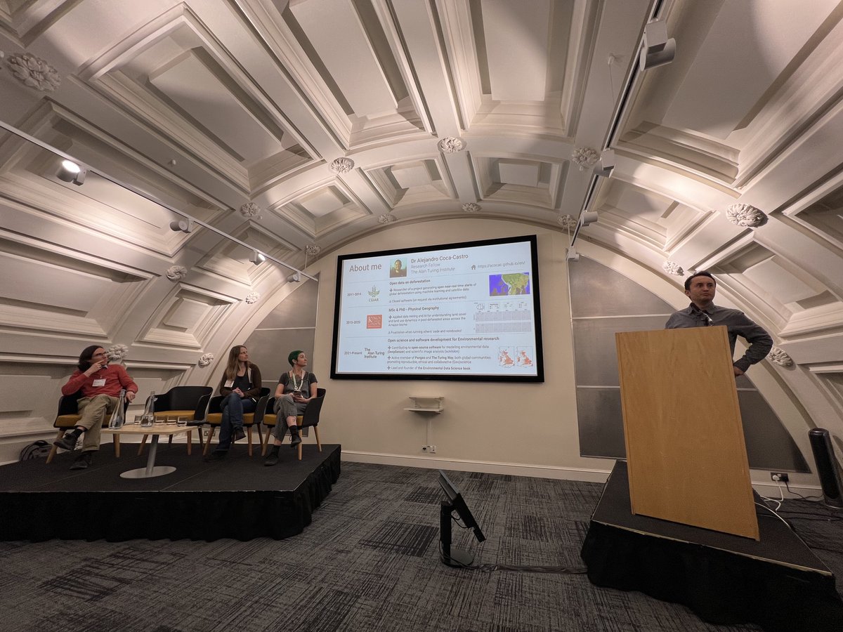 🗨️ Panel discussion 'Perspectives on Practical Reproducibility in Climate Science' featuring Marion Weinzierl, @dorchard, and @alejo_coca, chaired by @cassgvp, carries us through the midpoint of #ClimateInformatics 2024, hosted by @turinginst!