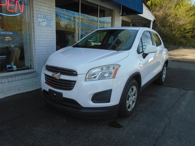 #RentToOwn with #NoCreditCheck! 2015 #Chevrolet Trax LS. Back up cam, Bluetooth, and steering wheel audio! southsidemotorspgh.com/inventory