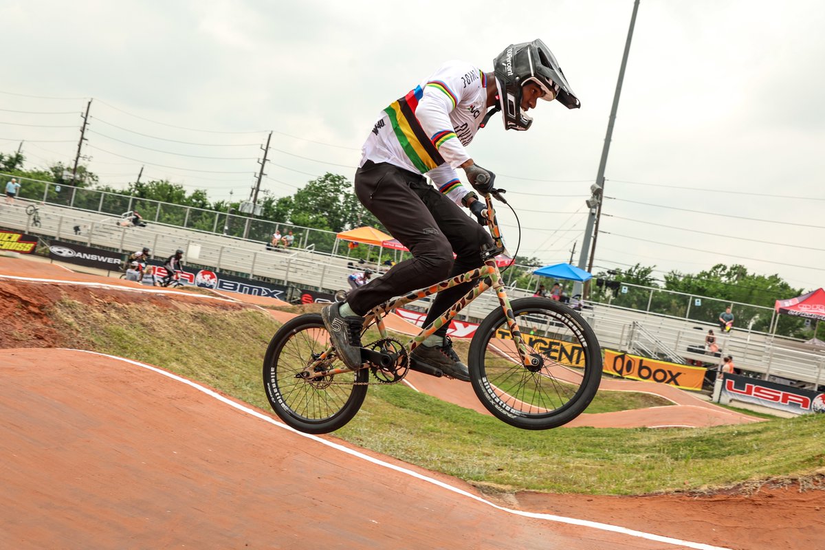 dvidebrand's tweet photo. Good weekend for Alec Bob in Houston for the Lone Star Nationals at the Rockstar facility. 

Bunch of podiums, flat pedals, new custom paint job on the Dvide 53 &amp; rocking the rainbows. https://t.co/B79nOLPpRg