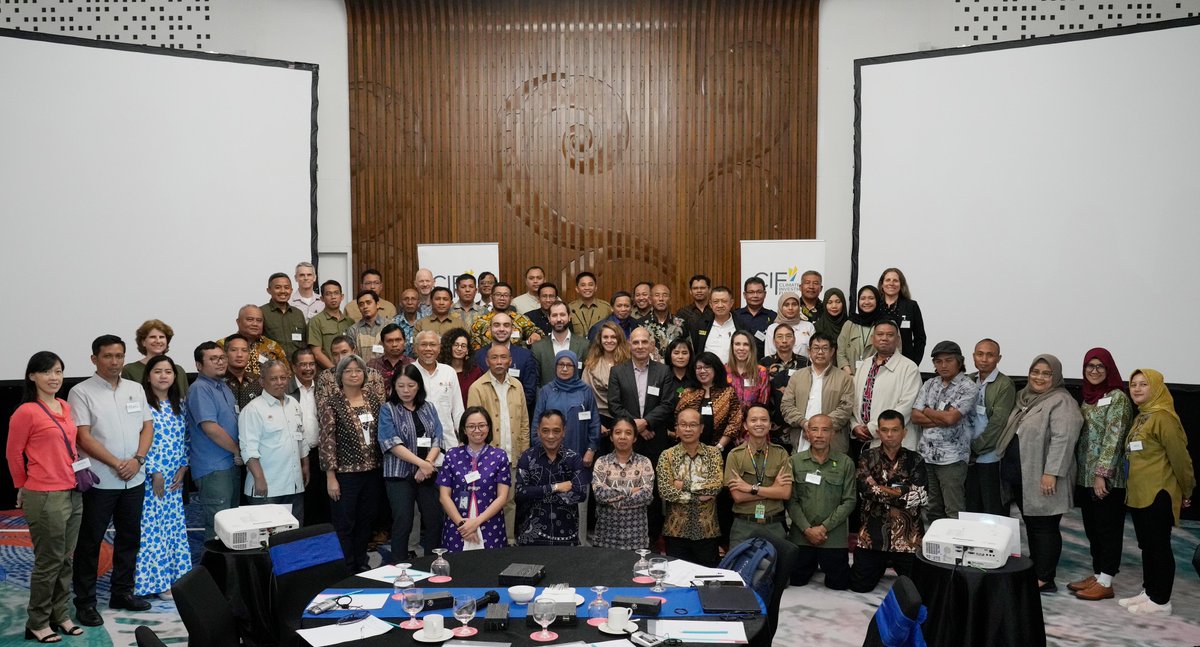 In #Indonesia, CIF's investment plan reduced or avoided 1.8 million tons of CO2 equivalent —and counting! Learn more about our recent workshop in 🇮🇩 in partnership with @ADB_HQ and the @worldbank. cif.org/news/people-fo…