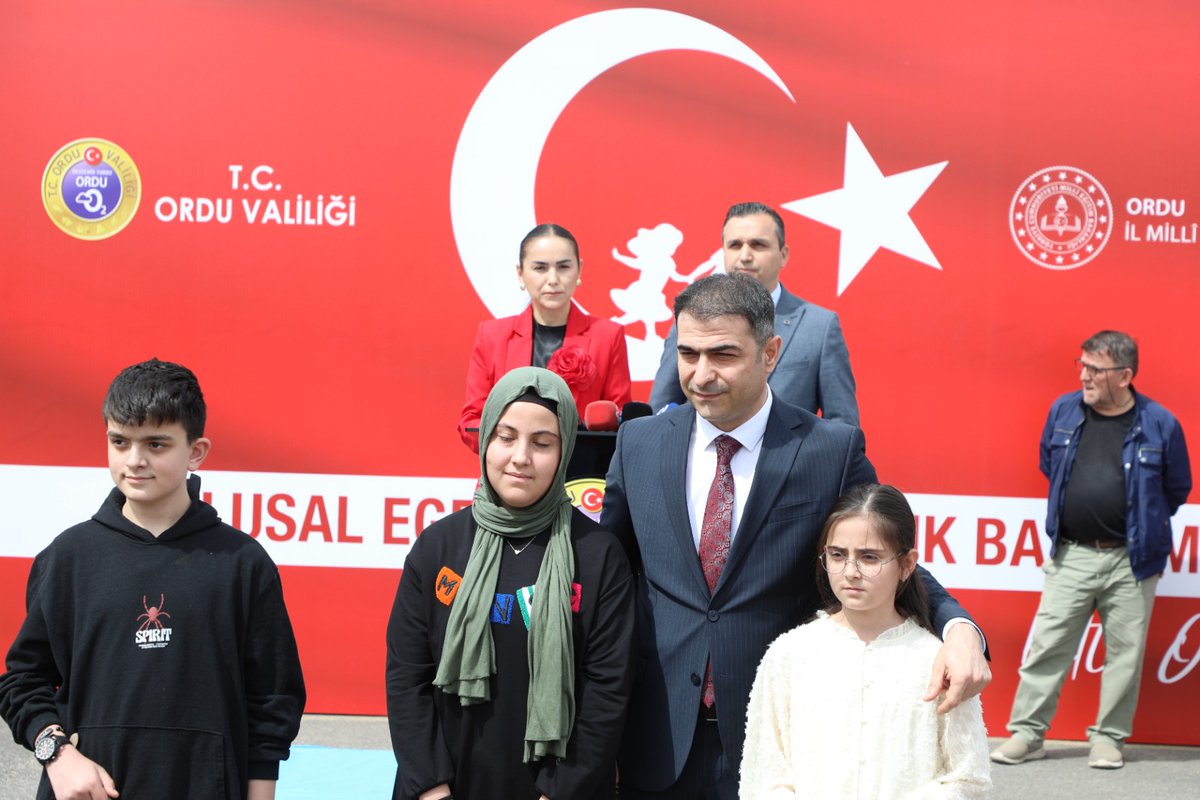 🇹🇷 23 Nisan Ulusal Egemenlik ve Çocuk Bayramı vesilesiyle düzenlenen resim, şiir ve kompozisyon yarışmalarında dereceye giren öğrencilerimize ödülleri verildi. Öğrencilerimizi tebrik eder, başarılarının devamını dileriz. #eğitimkentiORDU #Ordu