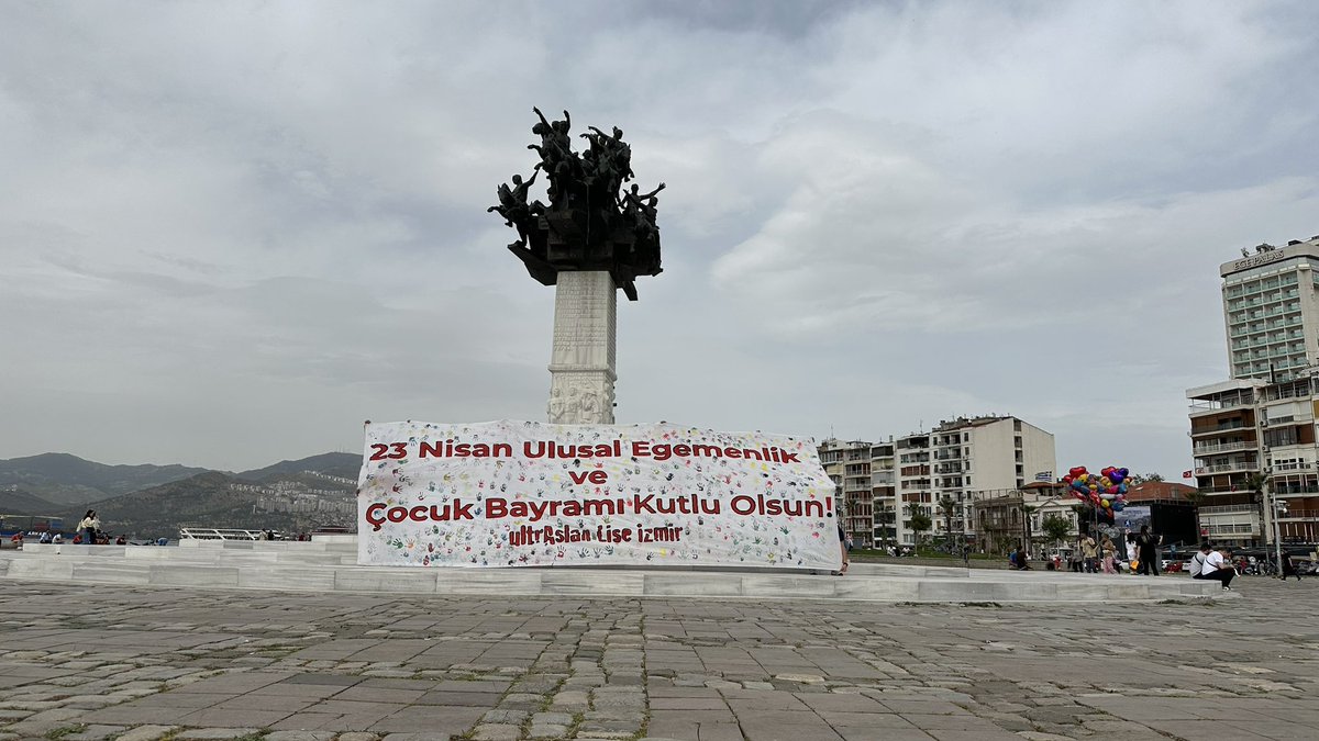 @ultrAslanLISE @ultrAslan35 📍Gündoğdu Meydanı

Fikir hürriyetinin en kıymetli timsali olacaksınız.

#ultrAslanLiseİzmir #CumhuriyetinÇocukları
