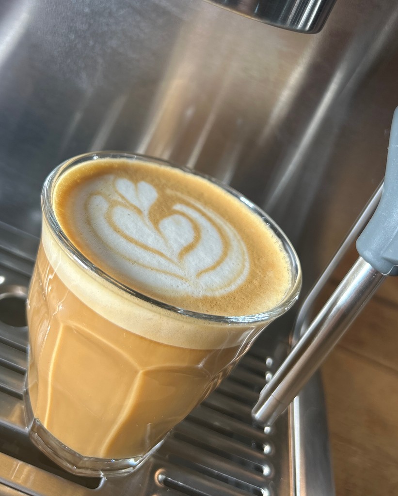 ukcoffeeblog's tweet photo. A ghost made this 😉 (see yesterday’s Instagram reel/YouTube Short/Tiktok for more) ☕️😆
#coffee #ukcoffee #ghoststeaming #milksteaming #coffeemilk https://t.co/Q9TANpkppc
