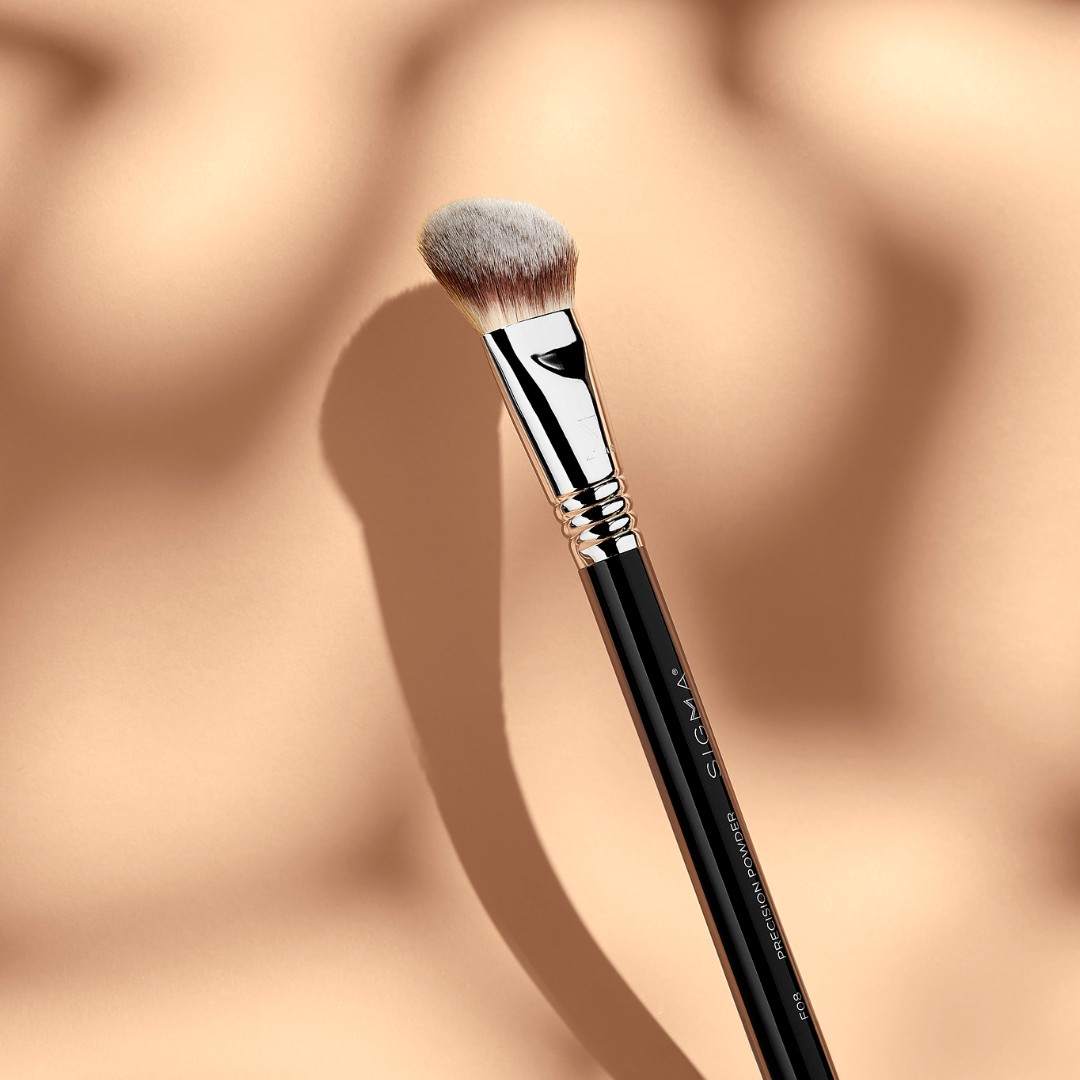 Keep your face fresh and dewy! 💦 The F08 Precision Powder Brush allows you to set your makeup right where you want it without dulling the dewy glow on the remainder of your face. 🤍 Shop now at sigmabeauty.com ✨