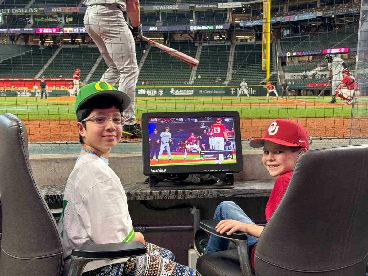 Thank you to the Oklahoma Sooners and fans at the 2024 Shriners Children’s College Showdown! Your incredible support made it an unforgettable experience for our Honorary Team Captain, Wyatt. ⚾❤️ Go, Wyatt! Go! Let’s go, Sooners! #kids #hope #orthopedics #boomersooner