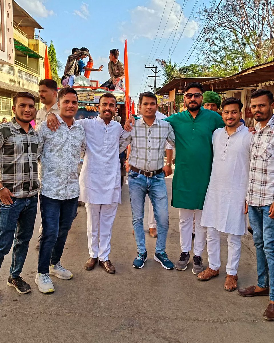 Sandeepvyas07's tweet photo. तीनों लोक तेरा उजियारा, दुखियों का तूने काज सवारा।
हे जगवंदन, केसरी नंदन , कष्ट हरो हे कृपा निधान...
हे महावीर ! करो कल्याण।।
संकट मोचन 'हनुमान जयंती' के पावन पर्व की सभी प्रदेशवासियों को हार्दिक बधाई एवं शुभकामनाएं।
#HanumanJayanti #Sunel #Jhalawar https://t.co/r1xBFeKfUI