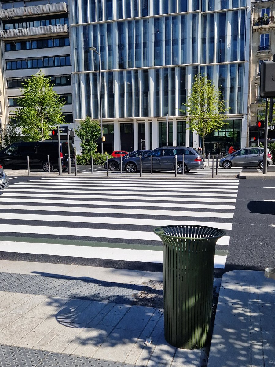 Point ce matin à @VilledeNeuilly sur la nouvelle tranche d'aménagement cyclable des @AlleesdeNeuilly avenue Charles de Gaulle ..