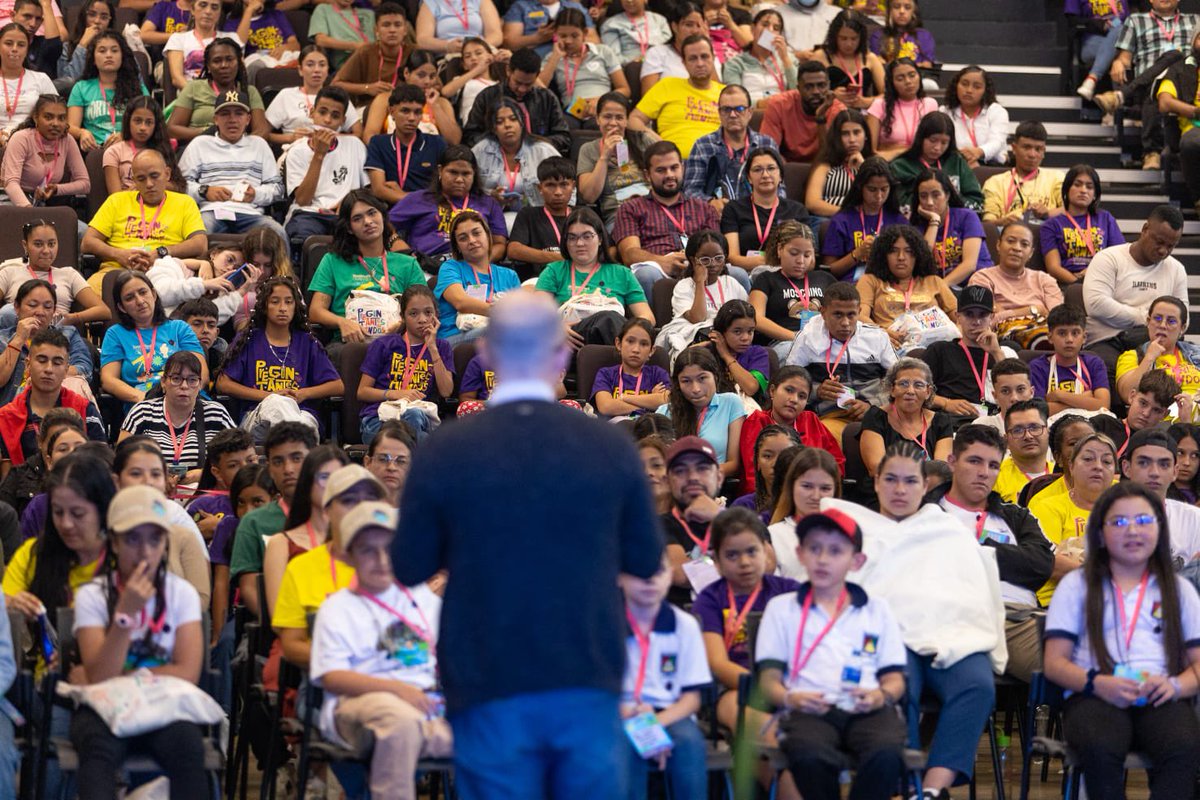 Celebramos el cierre del festival Departamental de ciencia y tecnología, Preguntantes de Mundos.

16,873 estudiantes y 1,451 docentes de Antioquia han explorado y resuelto desafíos locales, acercando la ciencia a la vida cotidiana. 

<a href="/ParqueExplora/">Parque Explora</a> <a href="/CamiloAMorales/">Camilo Andrés Morales</a>