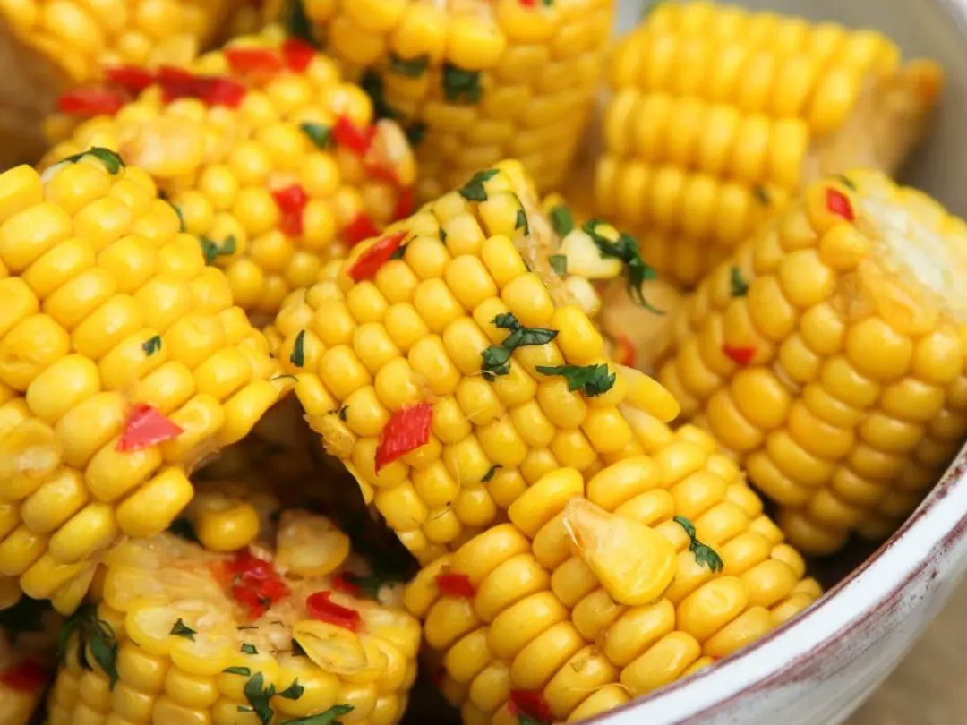 Farm Fresh SWEET CORN 🌽🌾 Grilling, boiling or adding it to a salad, our SWEET CORN is a perfect addition to your meal🌟 🔸 SWEET CORN 5kg - N6,260 Don't miss out on this farm-fresh goodness. Order yours today wa.me/message/ZXYUWD…