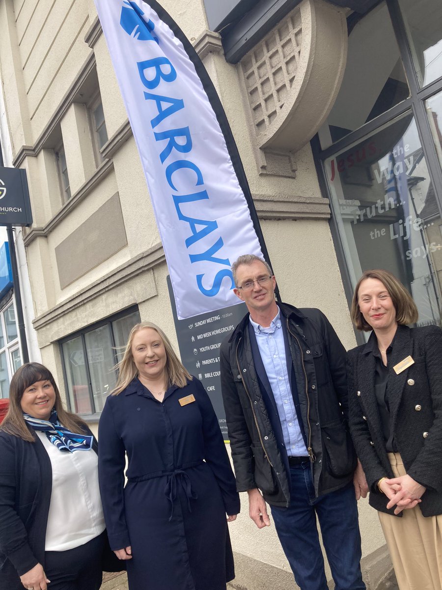 Delighted to welcome <a href="/DavidTCDavies/">David TC Davies 🏴󠁧󠁢󠁷󠁬󠁳󠁿🇬🇧</a> to <a href="/BarclaysUK/">Barclays UK</a> local site at the Gateway Centre on Monk Street, Abergavenny. Open Mon,Tue,Wed &amp; Fri (9.00-12.30 &amp; 1.30-4.45). Pop in and say hello. @UKGovWales This is a cashless site so cash transactions will need to be completed at local P.O.
