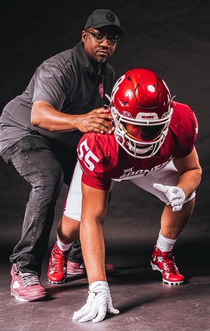 OUCrystalBall's tweet image. New #Sooners 🏈 Rivals Futurecast

⭐️⭐️⭐️⭐️DL Kole Briehler
📏6'3" / 270
🏫Hun School (Princeton, NJ)
✍️By Adam Friedman
🎙️⬇️National Recruiting Analyst

n.rivals.com/content/athlet…

#XXV