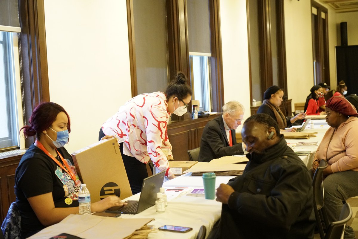 prattlibrary's tweet image. One of the Pratt's main focuses has been on bridging the digital divide. With the Maryland Office of Statewide Broadband and @BaltimoreCityIT, we're distributing 30,000 Chromebooks to disconnected customers in the City. Head to our website for eligibility. #IMLSmedals #atthepratt