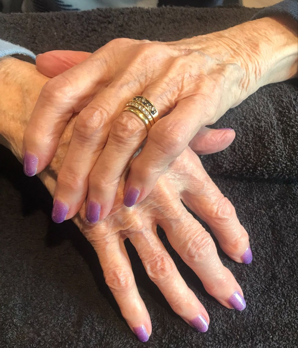 Looking good and feeling great at Lakeview Grange Care Home in Chichester. Relaxing massages, facials, manicures plus more💄💅 . Looking beautiful ladies! 😍😍 #wellbeing #lookinggoodfeelinggood #feelinggreat #beautytherapy #CareHomeActivities #proudtocare #wecare #chichester