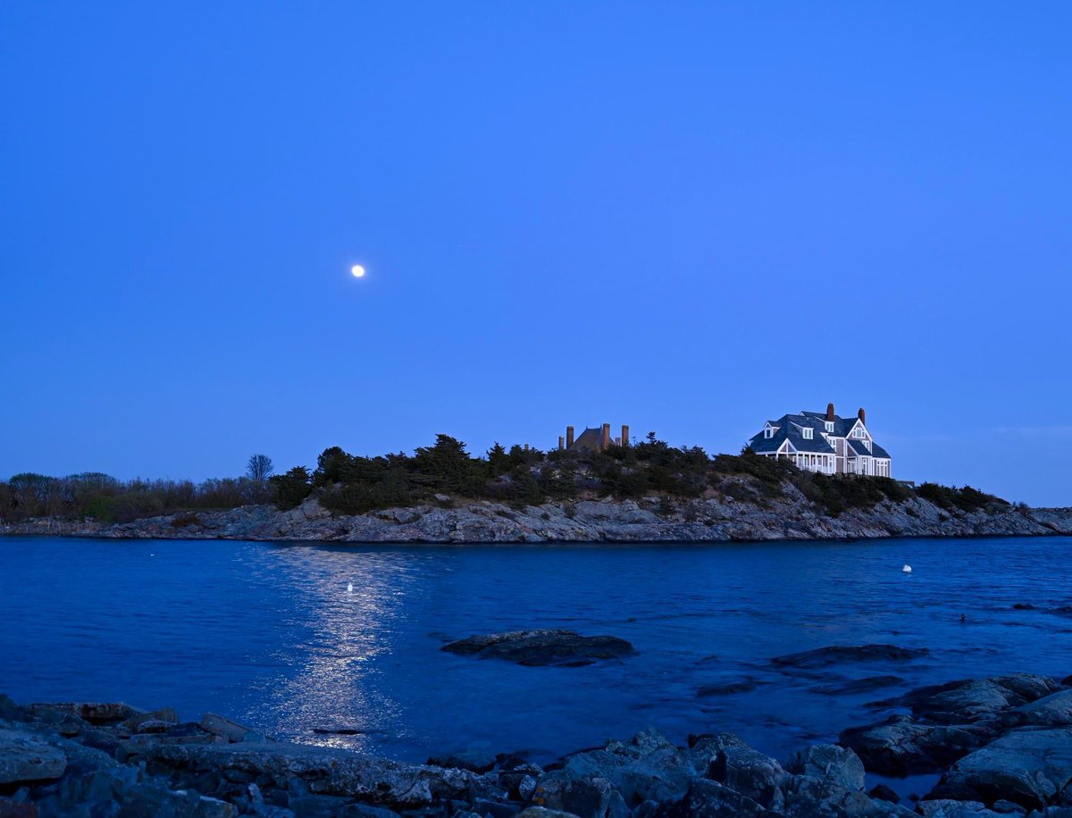 Moonrise Newport #RhodeIsland 
By ~ Glenn Livingston