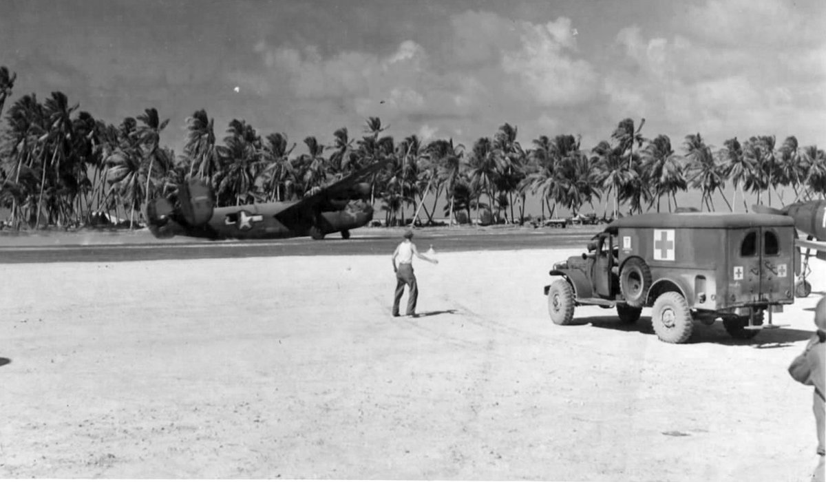 A B-24 makes an emergency landing on only one of its main gear after an attack on the Marshall Islands. Late 1943. US Archives pic.

#usnavy #usmc #usarmy #usaf #usveterans #wwii #pacificwar #museum #EspirituSanto #vanuatu #southpacificwwiimuseum