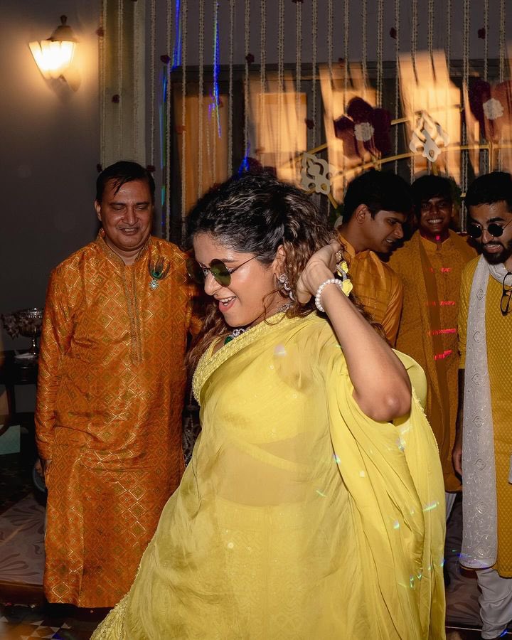 Aditi Shankar in her Sister Aishwarya Shankar Haldi Function ❤️🤩

#aditishankar #aishwaryashankar #shankar #haldi #haldiceremony #beziquestreams #tamilcinema #tamilmovie #kollywood #kollywoodcinema #tamilactress
