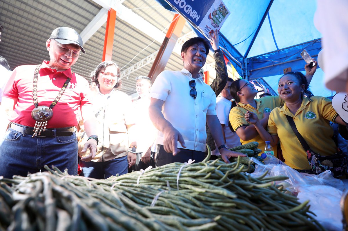 Maraming salamat sa pagbisita mahal naming Pangulong Ferdinand R. Marcos Jr. kasama ang Bagong Pilipinas Serbisyo Fair at Kadiwa ng Pangulo sa San Jose, Occidental Mindoro 🤍🇵🇭

Read more: facebook.com/pcogovph

#PBBMGoodNews #UnitedLoyalist