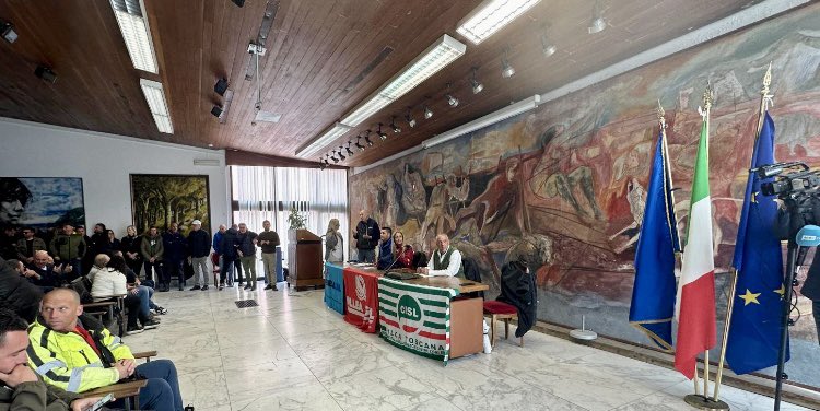 sichei_rlst_fi's tweet photo. Assemblea #distretto #lapideo Apuo/Versiliese presso il comune di #Carrara #DignitaLavoro #SicurezzaLavoro https://t.co/gfBWlsiVHf
