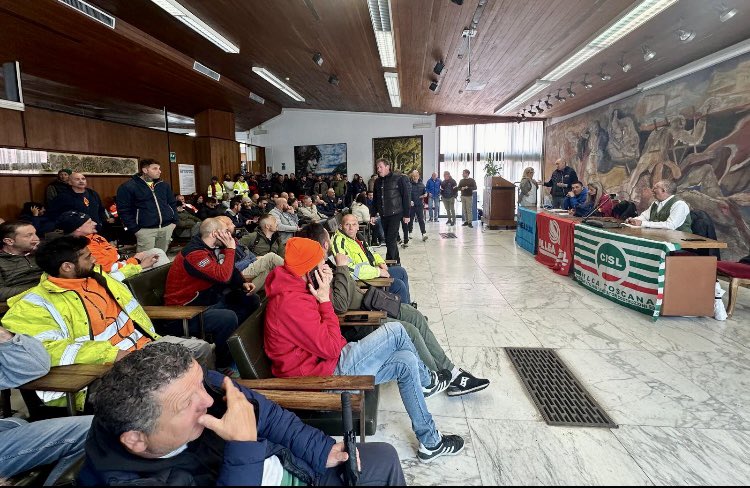 sichei_rlst_fi's tweet photo. Assemblea #distretto #lapideo Apuo/Versiliese presso il comune di #Carrara #DignitaLavoro #SicurezzaLavoro https://t.co/gfBWlsiVHf