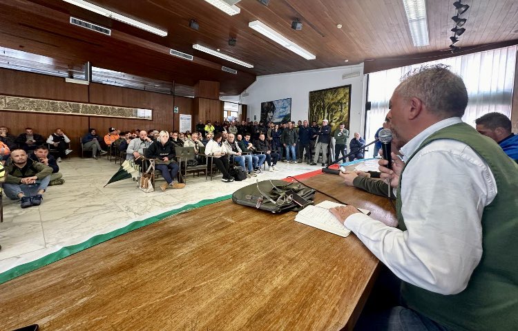 sichei_rlst_fi's tweet photo. Assemblea #distretto #lapideo Apuo/Versiliese presso il comune di #Carrara #DignitaLavoro #SicurezzaLavoro https://t.co/gfBWlsiVHf