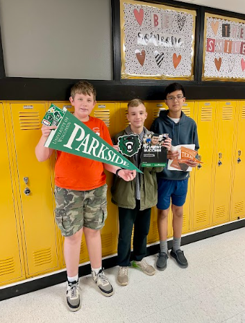 HarvardJrHigh's tweet photo. 4th quarter brings many awesome opportunities  for our 8th graders! Receiving swag from colleges they've written to, a trip to visit the high school and a meeting with their future football coach are just a few. #HarvardPOG #JrHornetsRising #HarvardRising #Preparing4Promotion https://t.co/60TFaTnJvY