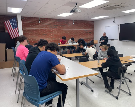 HarvardJrHigh's tweet photo. 4th quarter brings many awesome opportunities  for our 8th graders! Receiving swag from colleges they've written to, a trip to visit the high school and a meeting with their future football coach are just a few. #HarvardPOG #JrHornetsRising #HarvardRising #Preparing4Promotion https://t.co/60TFaTnJvY