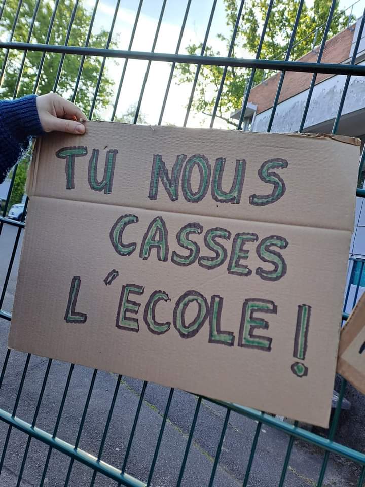 Samir_Alioua_'s tweet photo. 📢En cette semaine de rentrée scolaire les mobilisations continuent en Essonne pour dire: NON au choc des savoirs OUI au choc des moyens !
On ne lache rien !✊️
#FCPE #FCPE91
#ChocDesSavoirs https://t.co/DksSjmJAST