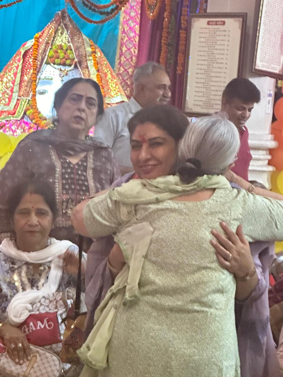 हनुमान जयंती के पावन अवसर पर #kalkaji स्थित लक्ष्मी नारायण मंदिर 'ई' ब्लॉक में आयोजित हनुमान चालीसा पाठ में सम्मिलित हुई। #हनुमान_जन्मोत्सव #जय_श्री_हनुमान 🙏🚩 #जय_श्री_राम 🙏🚩
