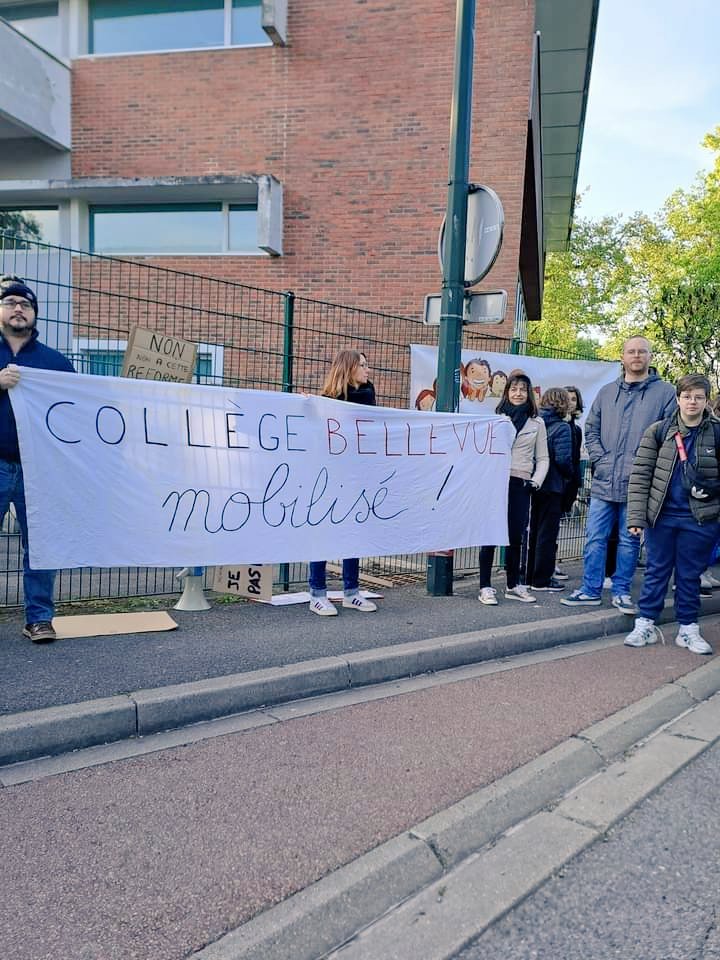 Samir_Alioua_'s tweet photo. 📢En cette semaine de rentrée scolaire les mobilisations continuent en Essonne pour dire: NON au choc des savoirs OUI au choc des moyens !
On ne lache rien !✊️
#FCPE #FCPE91
#ChocDesSavoirs https://t.co/DksSjmJAST