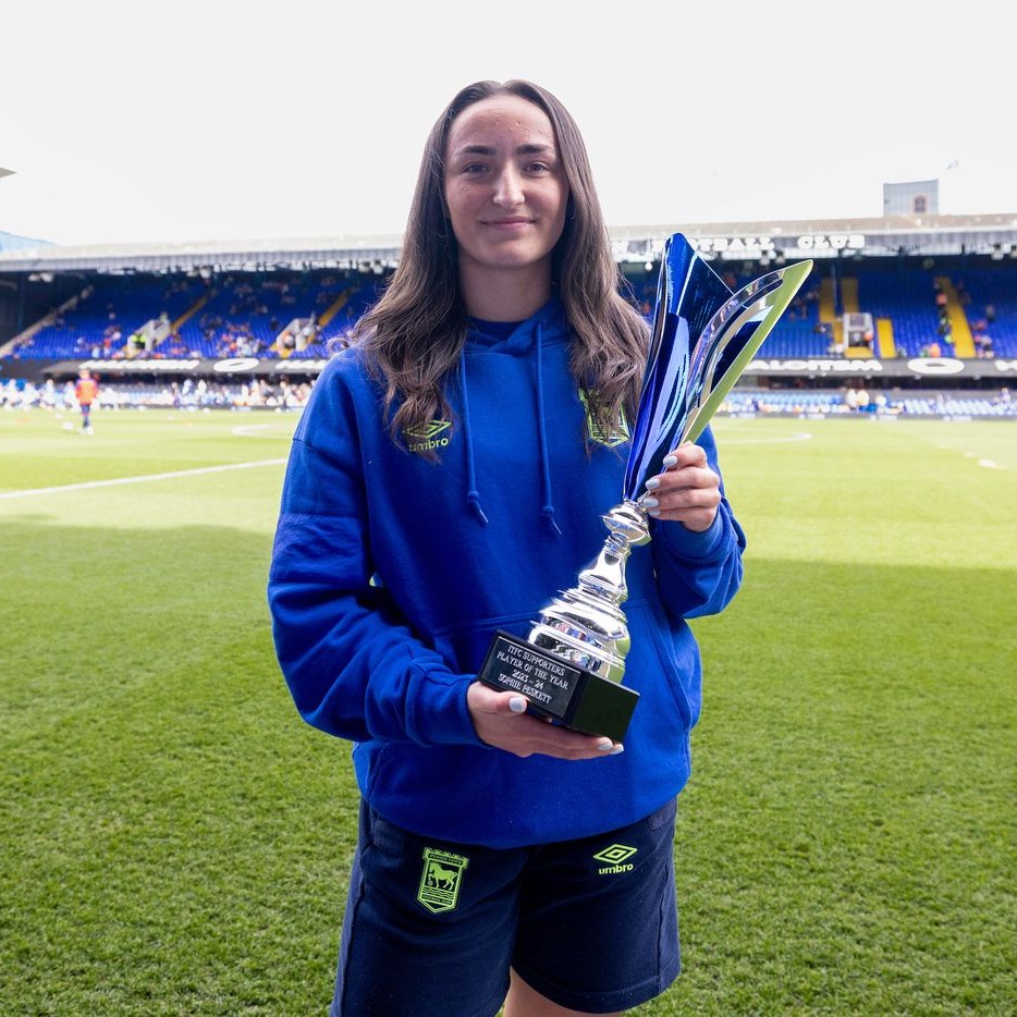 Peskett at the double 🏅🏅 2023-24 @ITFCWomen Player of the Year 🤝 2023-24 FAWNL Southern Premier Division Player of the Year 📸 @richardmcalver