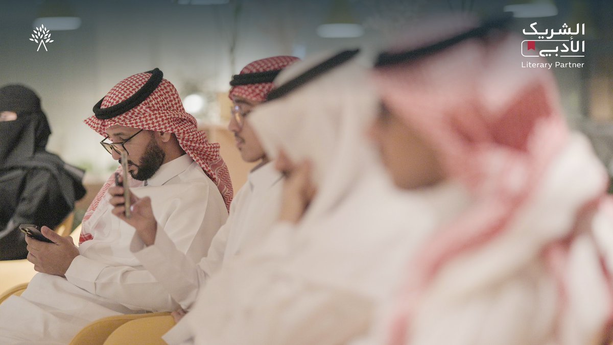 AshjarSpace's tweet photo. في أمسيَة شعرية مؤنسة حيثُ نتنقل بين حنين القوافي ونتأمل🤍 متّعتنا اللغة والقافية، وأسعدتنا عذوبة القصائد.. ليكتمل الجمال بحضوركم🌱🍃 #الشريك_الأدبي https://t.co/fNNl6R4BOb