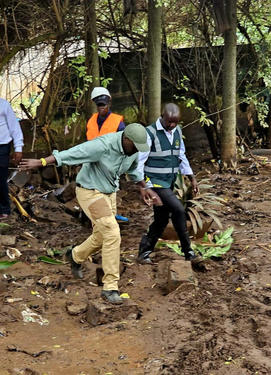 Governor Sakaja Johnson directs residents living on riparian areas in Nairobi to vacate immediately following a meeting with a multi-agency team to assess the flooding situation. #NairobiFloods #StaySafe