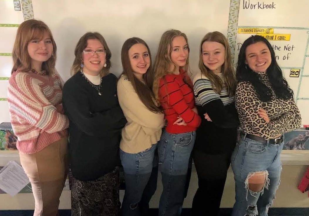 DavisonSchools's tweet photo. Many of the activities completed by members of Environmental Club &amp; others were completed by Environmental Science students, Visual Arts students, Construction Trades students, members of DTV News, volunteers from the National Honor Society and members of DECA club.
2/2 https://t.co/aiX3zphmqh