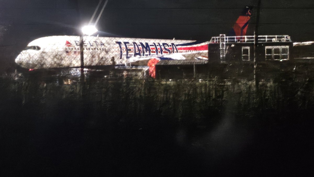 dums's tweet photo. Team USA want to be safe with an Airbus 😁
Seen at Toulouse #teamusa #airbus #safety1st https://t.co/sd93KvLA8C