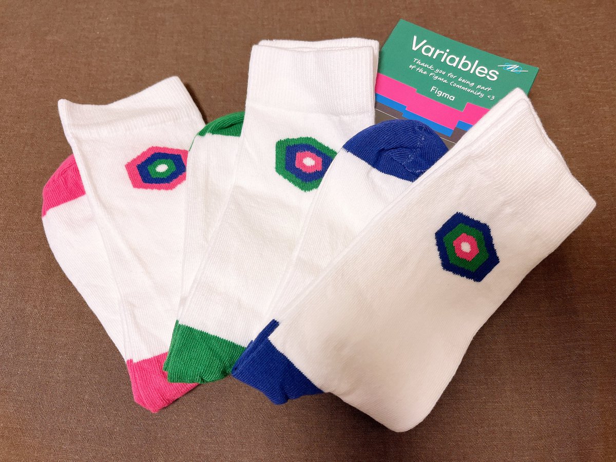 desinorie's tweet image. えっ？Variablesソックスって3足セットなんですか⁈（豪華おみやげ）😊

 #frameworkbyfigma
