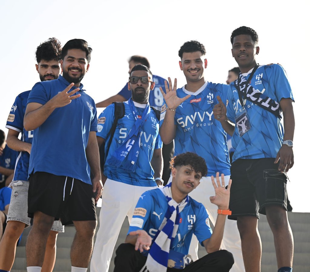 hilalstuff's tweet photo. جماهير الهلال تبدو متفائلة وتشير 🤚💙 https://t.co/ww1sKwSLtX