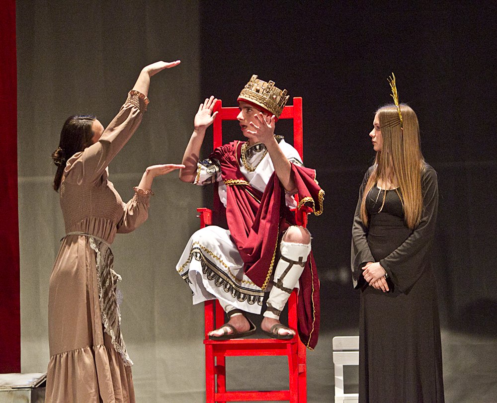 cornel2009's tweet photo. Unlike the King who dies from Eugen Ionesco, this king is alive and well and comes from the play DOMNIE from the Absolut theater - April 2024
#theatre #art #performance #actors #king #life #lifestyle #stagefever #photography #people #portraitphotography #portrait #modern #actual https://t.co/IL9nn1i6mz