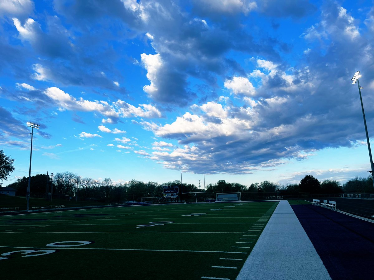 COMMITMENT🚣

Go beyond the required. Understand that success will require sacrifice. What do you do when no one is watching?

#BEASTfam #ChieftainFootball #RTB #ChangeYourBest #KeepgROWing #LetsROW #Discipline #Commitment #Toughness #BeSelfless