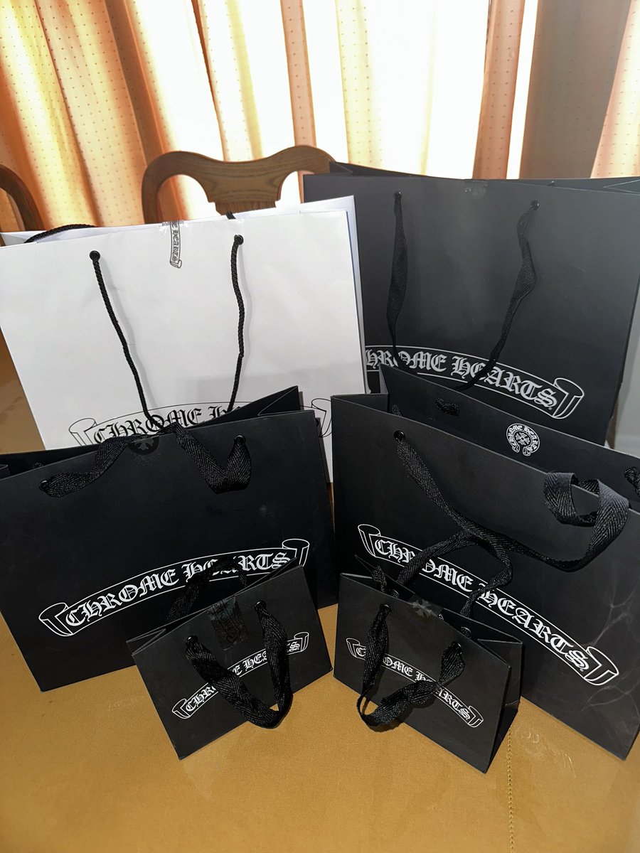 Atitty's tweet photo. Gm legends 🗡️🩶

Went on a shopping spree yesterday 

Don’t forget to enjoy yourself sometimes https://t.co/NvRkwWYwkN
