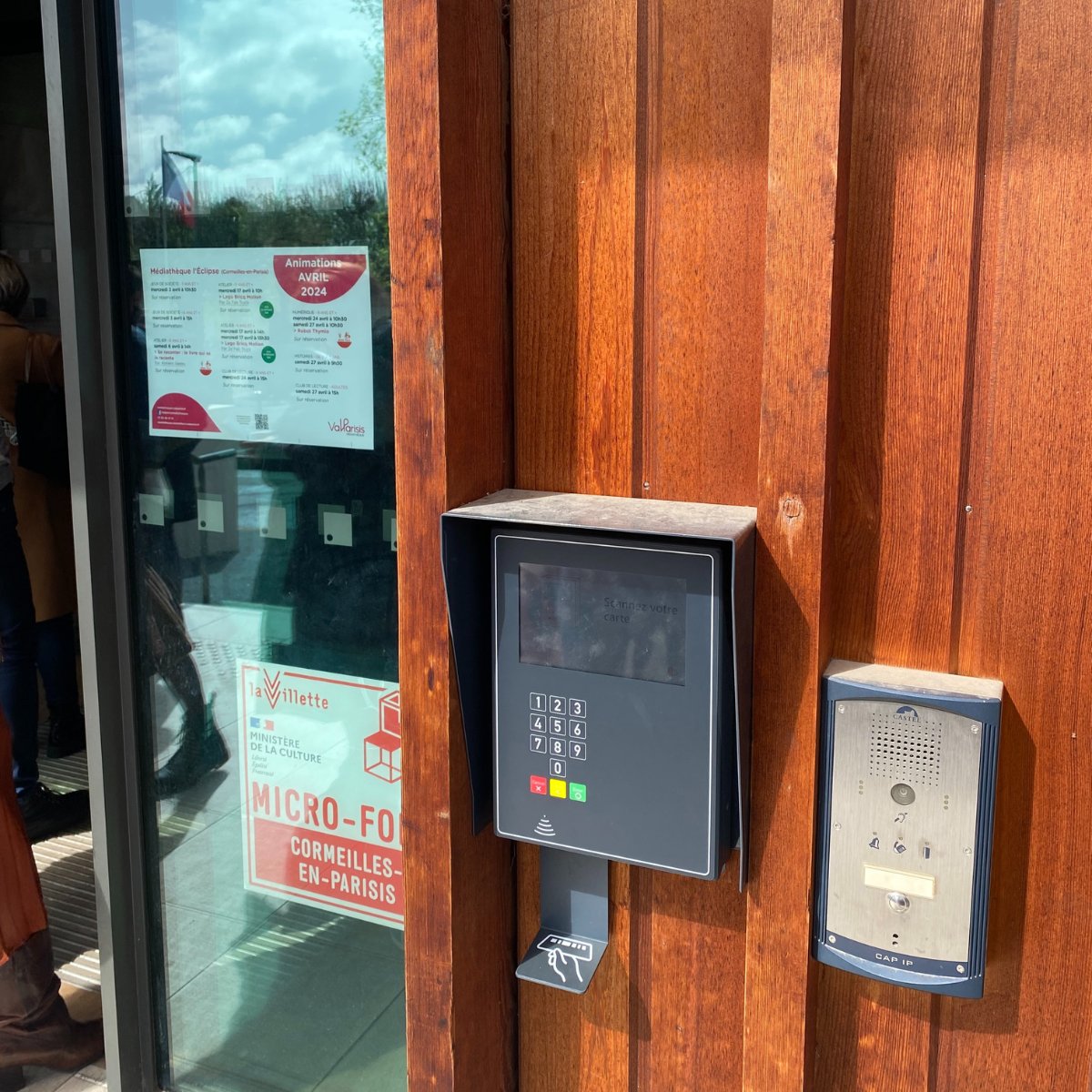 BibliothecaX's tweet photo. Discover how @valparisis in France boosted library access with Bibliotheca’s open+! By extending hours without increasing staff, they are bridging cultural divides and enhancing community engagement.
Learn more: https://t.co/u3GJBkuSdp #OpenPlus 📚🕖 https://t.co/nEIBsjiDgi
