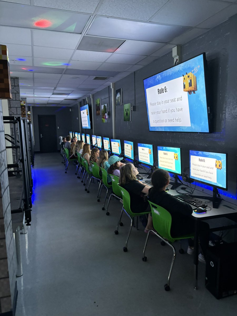 Great day helping out with the <a href="/PlayCraftLearn/">Minecraft Education</a> field trip at the <a href="/DCPSMinecraft/">DCPS_Minecraft Lab</a> !