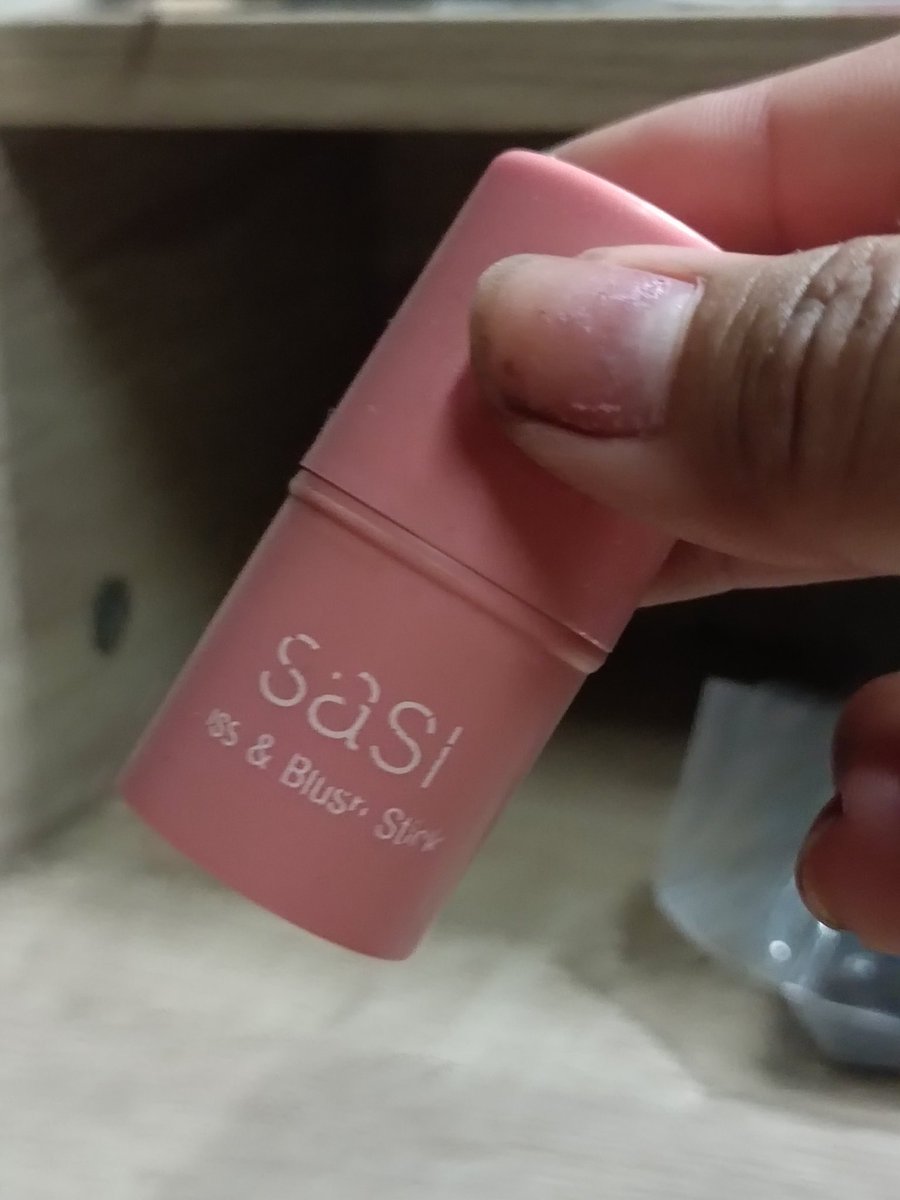🛍แบรนด์: SASI
RW: ตัวลิปสีสวยทิ้งเตนไว้บาง ๆ ไม่ติดทนมาก อยู่ในระดับ7 สีออกโทนส้มอมแดงกล่ำ ๆ ทาได้ทั้งตา แก้ม ปาก ใช้ได้นาน คุ้มค่ากับการซื้อค่ะ
⭐️ความพอใจ: 🌟🌟🌟🌟
💰ราคา: 79 ฿.
📍พิกัดร้านโปรด: shope.ee/ntf8Em4k📌

#รีวิวบิวตี้ #ใช้ดีบอกต่อ #บลัชออน #makeup #Sasi
