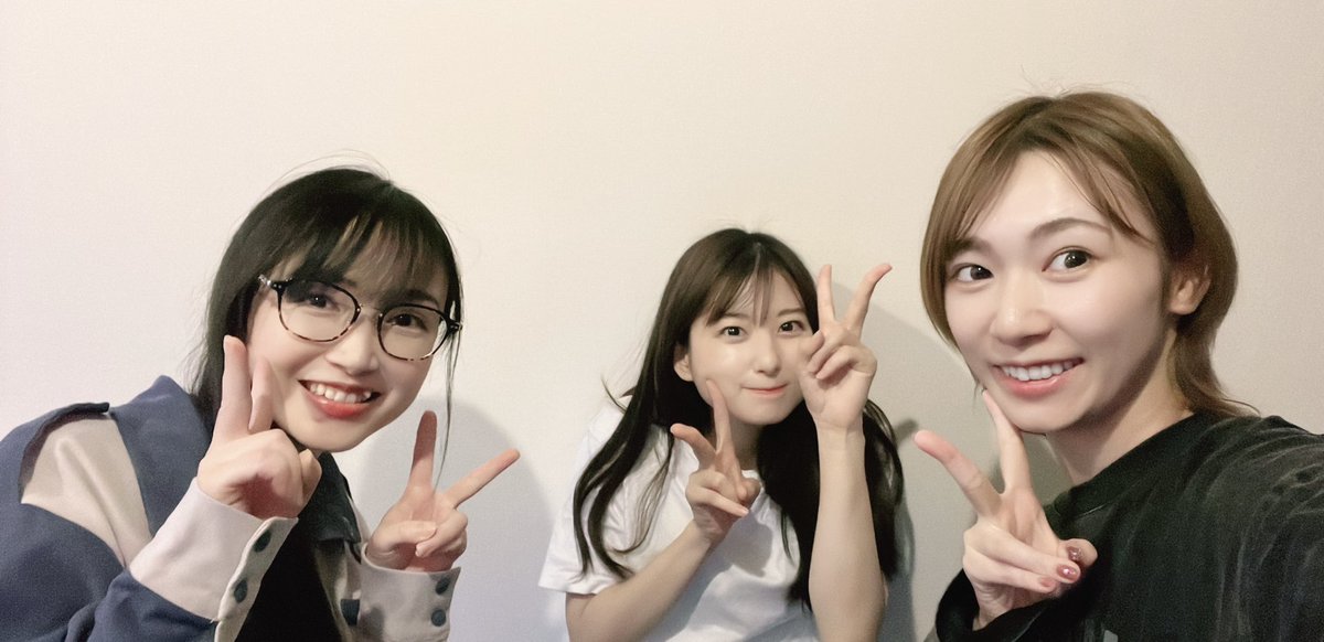 sugiyama_riho's tweet photo. うみちゃんと森嵜さんと「リンカイ！」リアタイ女子会なう
今日も23時半からリアタイしよーね！

#リンカイ https://t.co/gTZ04Pj0lP