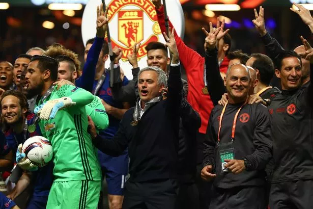 🗣️ Jose Mourinho: “I won a Europa League final with long balls from Sergio Romero to Marouane Fellaini. Ajax pressing, but pressing oxygen because the ball was not there. Ball to Fellaini’s chest. Play from there. Two-nil. Bring the cup home. Three titles. Disaster of a