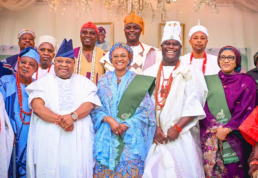 First Lady of the FRN, Sen. Oluremi Tinubu, Osun State Governor Sen. Ademola Adeleke, the Ooni of Ife, Oba Adeyeye Ogunwusi, wife of the Vice President of Nigeria Hajia Nana Shetima and other traditional rulers after a meeting with the First Lady during her visit to Osun State to