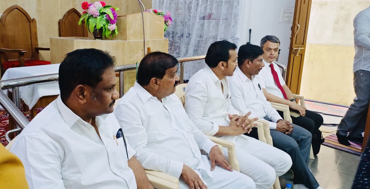 eze9's tweet photo. April 23 ,Ezekiel Secretary TPCC Attended Pastors meeting in Uppal constituency today. Along with Shri Patnam Mahinder Reddy MLC , Shri Deepak John Chairman Christian Finance corporation , Uppal Constituency MLA contested Shri Parmeshwar Reddy 
@revanth_anumula 
@DeepaDasmunsi https://t.co/srPvAP1ALd