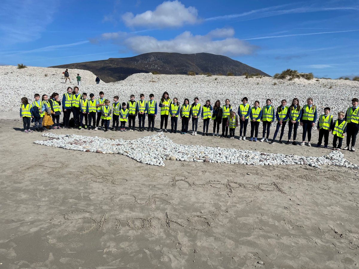 Dooagh National School sends shark message to visitors to Achill Island on Earth Day marinetimes.ie/news_2024/news…