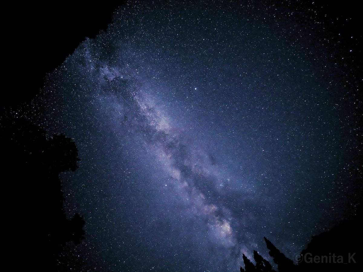せっかくなので、思いつきで初めて撮った星景写真を。レンズはこんなこともあろうかと持って行ったLaowa 7.5mm。