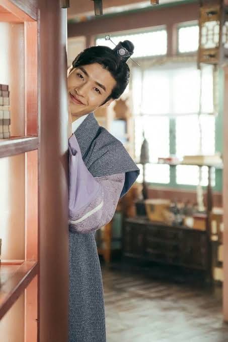 actuallyitsbf's tweet photo. 헐 SHUT UP! 😳 Wth is Tay's number here? I'll flip if he plays 8th prince. He'll make a good nice guy turned villain. Hoping that Thai adaptation will live up to the og series. To my baby love 10th prince Wang Eunie and my first love 8th prince Wang Wookie 😭🥹 #scarletheartth https://t.co/xXWBVTFhgD